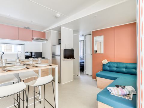 MOBILHOME 6 personnes - Premium | 3 Ch. | 6 Pers. | Terrasse surélevée | 2 SDB | Clim.