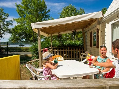 MOBILHOME 4 personnes - Mobil-home | Comfort XL | 2 Ch. | 4 Pers. | Terrasse surélevée | Clim. | TV