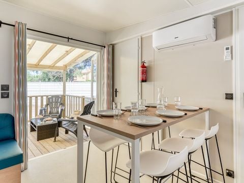 MOBILHOME 6 personnes - Mobil-home | Premium | 3 Ch. | 6 Pers. | Terrasse surélevée | 2 SDB | Clim.