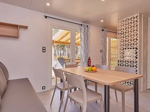 MOBILHOME 6 personnes - Mobil-home | Premium Exclusive | 3 Ch. | 6 Pers. | Terrasse surélevée | Jacuzzi | 1 SDB | Clim. | TV