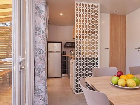 MOBILHOME 6 personnes - Mobil-home | Premium Exclusive | 3 Ch. | 6 Pers. | Terrasse surélevée | Jacuzzi | 1 SDB | Clim. | TV