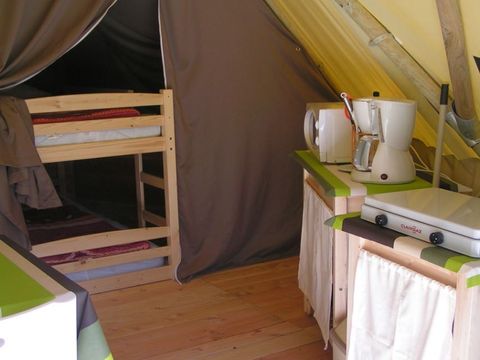 HÉBERGEMENT INSOLITE 4 personnes - 2 chambres sans sanitaires