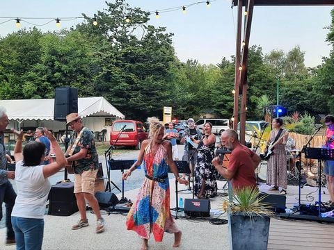 Camping Le Moulin Des Effres **** - Camping Deux-Sèvres