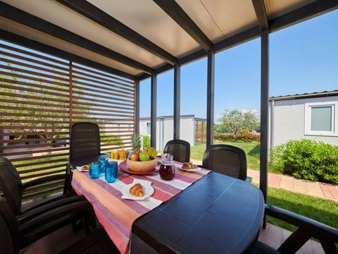 MOBILHOME 4 personnes - Comfort | 2 Ch. | 4 Pers. | Terrasse surélevée | 2 SDB | Clim. | TV