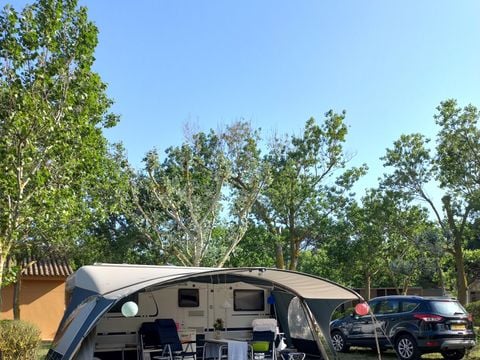 Emplacement - Emplacement Master XL (120m²): voiture + tente/caravane ou camping-car + électricité 10A +eau et évacuation des eaux usées + WIFI