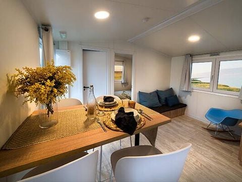 MOBILHOME 4 personnes - Mobil-home | Comfort | 2 Ch. | 4 Pers. | Terrasse surélevée | Clim. MOBILHOME 4 personnes - Mobil-home | Comfort | 2 Ch. | 4 Pers. | Terrasse surélevée | Clim.