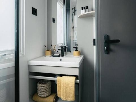 MOBILHOME 6 personnes - Mobil-home | Premium | 3 Ch. | 6 Pers. | Terrasse Lounge | Clim. MOBILHOME 6 personnes - Mobil-home | Premium | 3 Ch. | 6 Pers. | Terrasse Lounge | Clim.