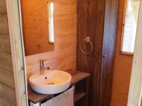 TENTE TOILE ET BOIS 5 personnes - C- Lodge Pilotis - 2 chambres 24m² avec terrasse couverte TENTE TOILE ET BOIS 5 personnes - C- Lodge Pilotis - 2 chambres 24m² avec terrasse couverte