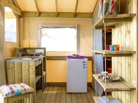 TENTE TOILE ET BOIS 5 personnes - C- Lodge Pilotis - 2 chambres 24m² avec terrasse couverte TENTE TOILE ET BOIS 5 personnes - C- Lodge Pilotis - 2 chambres 24m² avec terrasse couverte