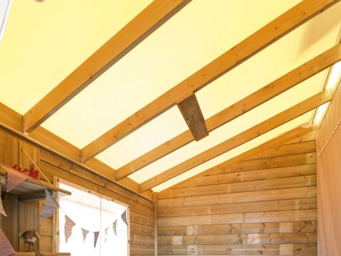 TENTE TOILE ET BOIS 5 personnes - C- Lodge Pilotis - 2 chambres 24m² avec terrasse couverte TENTE TOILE ET BOIS 5 personnes - C- Lodge Pilotis - 2 chambres 24m² avec terrasse couverte