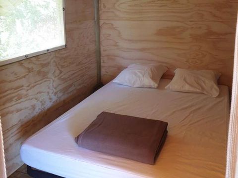 TENTE TOILE ET BOIS 5 personnes - C- Lodge Pilotis - 2 chambres 24m² avec terrasse couverte TENTE TOILE ET BOIS 5 personnes - C- Lodge Pilotis - 2 chambres 24m² avec terrasse couverte