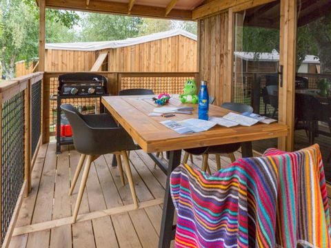 HÉBERGEMENT INSOLITE 5 personnes - Cosyflower Premium 38m² (2 chambres) + TV + lave-vaisselle + draps + serviettes + terrasse couverte | 4/5 personnes