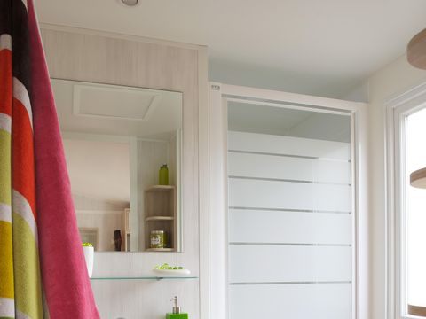 MOBILHOME 6 personnes - Standard 32m² (3 chambres) + terrasse 10m² + TV | 6 personnes