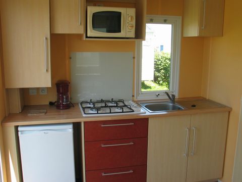 MOBILHOME 2 personnes - Standard 17m² (1 chambre) + terrasse intégrée couverte 9m² + TV 2/3 pers