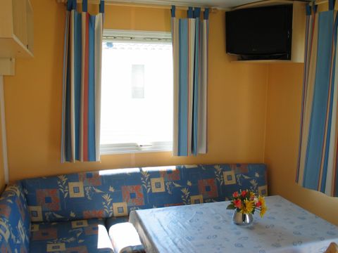 MOBILHOME 2 personnes - Standard 17m² (1 chambre) + terrasse intégrée couverte 9m² + TV 2/3 pers