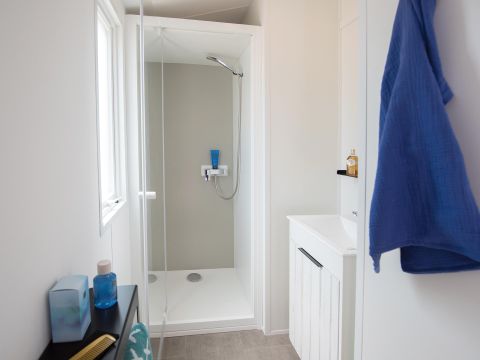 MOBILHOME 6 personnes - Premium 30m² (3 chambres) + terrasse 15m² + draps + serviettes + LV + TV 6 pers.