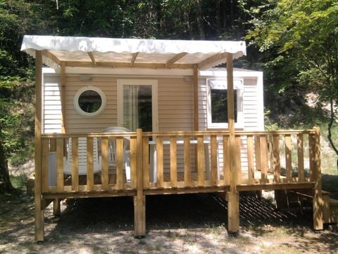 MOBILHOME 2 personnes - Confort 18m² (1 chambre) + terrasse couverte 9m² + TV | 2 personnes