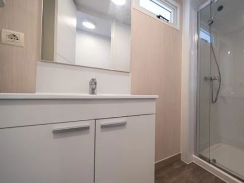 Mobilhome 4 personnes - Classic | 3 Ch. | 4 Pers. | Terrasse simple | Clim.