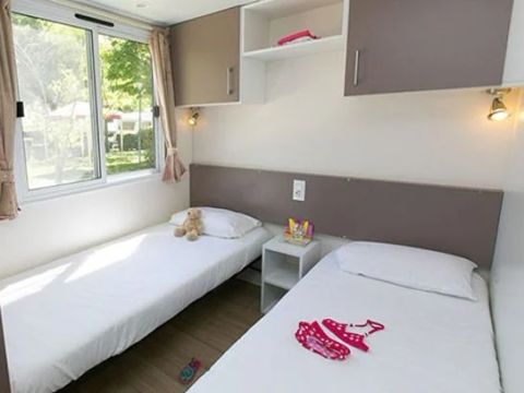 Mobilhome 4 personnes - Classic | 3 Ch. | 4 Pers. | Terrasse simple | Clim.