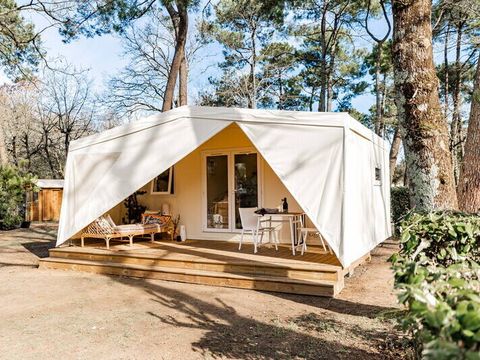 Tente en toile et en bois 4 personnes - Coco Sweet | 2 Ch. | 4 Pers. | Terrasse surélevée | 1 SDB | Clim. | TV