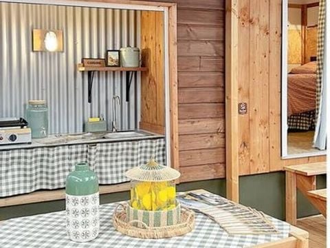 HÉBERGEMENT INSOLITE 4 personnes - Tiny House | 2 Ch. | 4 Pers. | Terrasse surélevée | 1 SDB | Clim.
