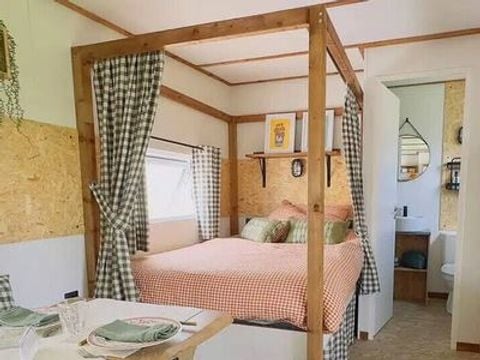 HÉBERGEMENT INSOLITE 4 personnes - Tiny House | 2 Ch. | 4 Pers. | Terrasse surélevée | 1 SDB | Clim.