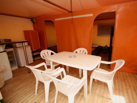 TENTE 4 personnes - Cyrus - Sans sanitaires, sans évier