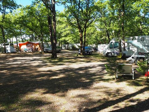 Camping Le Picouty Camping Le Picouty - Camping Lot - Image N°30