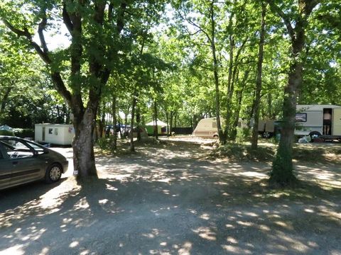 Camping Le Picouty Camping Le Picouty - Camping Lot - Image N°34