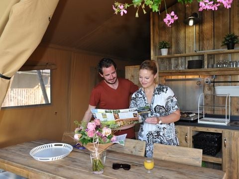 Tente en toile et en bois 5 personnes - Tente Ciela Nature Lodge - 2 chambres - Cuisine équipée – Salle de bain
