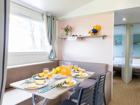 Mobilhome 6 personnes - Standard 32m² - 3 chambres - Terrasse intégrée