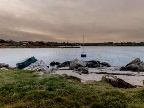 Emplacement - Grand Large pieds dans l'eau