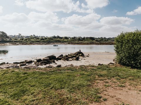 Emplacement - Grand Large pieds dans l'eau