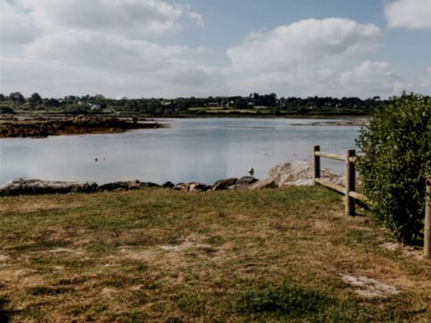 Emplacement - Grand Large pieds dans l'eau