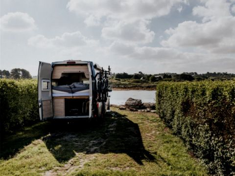 Emplacement - Grand Large pieds dans l'eau