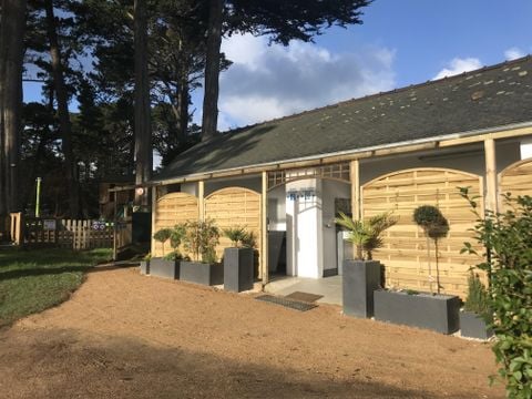 BUNGALOW 4 personnes - POD + chalet cuisine sans sanitaires (Animaux interdits) 2 adultes + 2 enfants