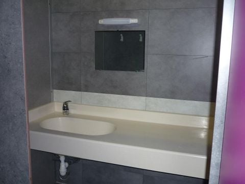 BUNGALOW 4 personnes - POD + chalet cuisine sans sanitaires (Animaux interdits) 2 adultes + 2 enfants