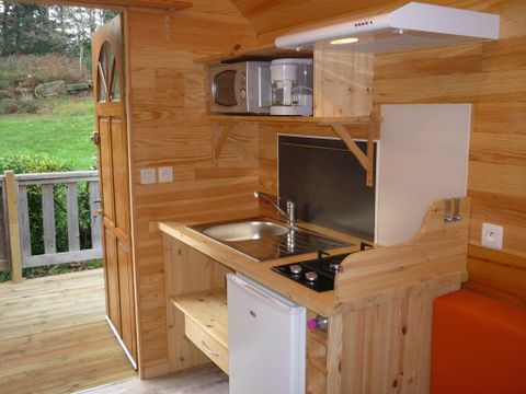 Hébergement 2 personnes - Roulotte 11 m² - 1 chambre + terrasse 7 m² (Animaux interdits)