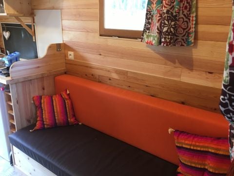 HÉBERGEMENT INSOLITE 2 personnes - Roulotte 11 m² - 1 chambre + terrasse 7 m² (Animaux interdits)