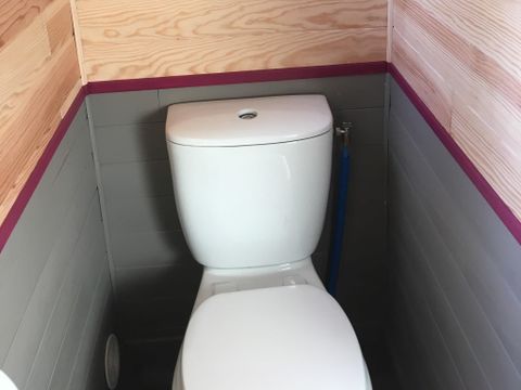 HÉBERGEMENT INSOLITE 2 personnes - Roulotte 11 m² - 1 chambre + terrasse 7 m² (Animaux interdits)