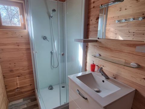 CHALET 5 personnes - 74 Chalet Les Bleuets 40m² Terrasse couverte + télévision + Lave vaisselle 1/5 pers