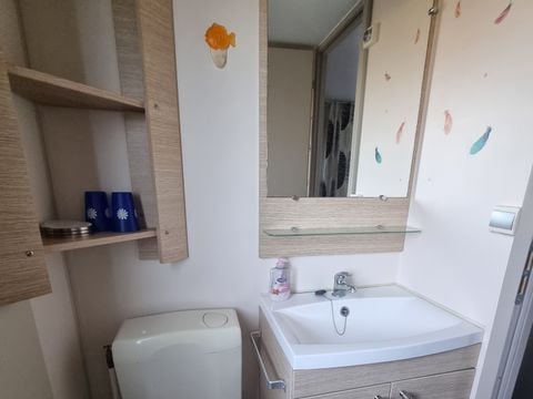 MOBILHOME 6 personnes - 54 Résidence le lys 40m2 (2 salle de bains) +clim + LAVE VAISSELLE+TERRASSE COUVERTE 1/6 pers
