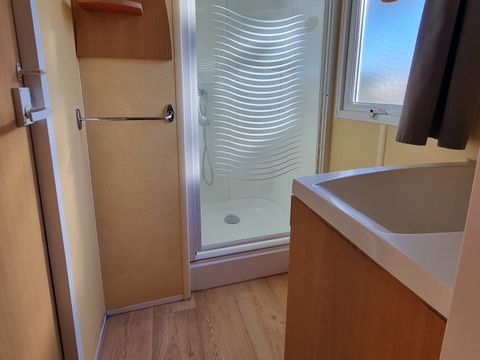 Mobilhome 1/6 personnes - 07 Résidence - La Garenne - 32m2 - 3chambres - Clim - Terrasse Couverte - Télévision - Lave-vaisselle