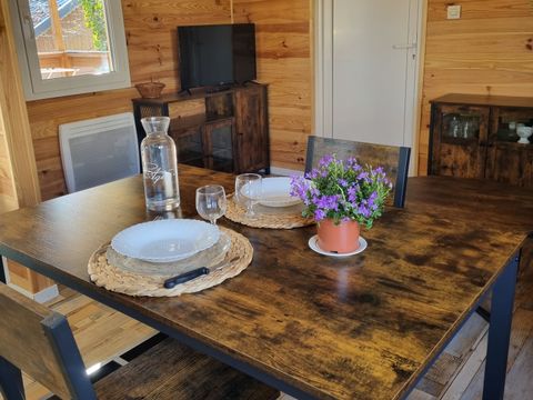 CHALET 2 personnes - 11 Le cabanon cosy "TOI ET MOI "2 pers. une seule chambre télévision et terrasse couverte 2 pers
