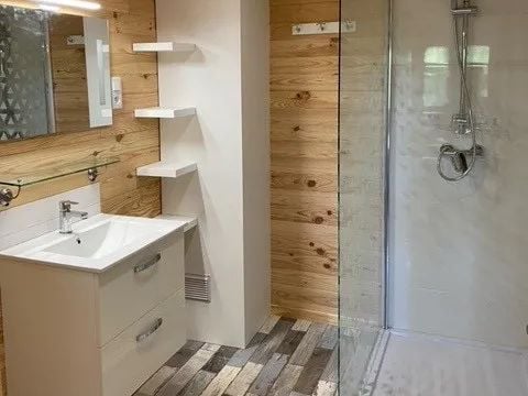 CHALET 2 personnes - 72 La Cabane En tête à tête 35M2 2 Pers Suite parentale + Terrasse couverte + Télé 2 pers