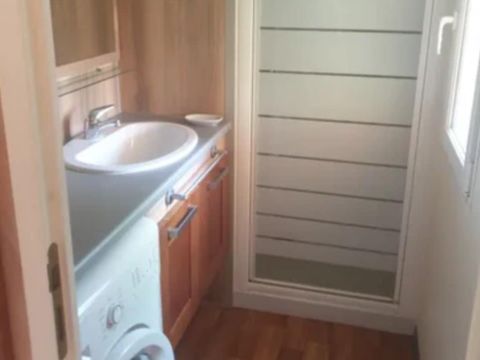 MOBILHOME 4 personnes - 05 Résidence le framboisier 32M2, Terrasse Couverte, Télevision + Lave Vaisselle 1/4 pers