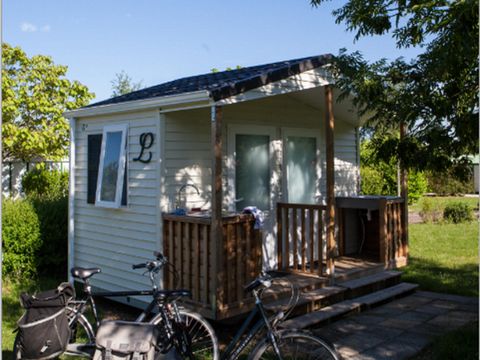 Emplacement - Castel Suite : Luxe 180m² avec sanitaires privatifs, électricité 16A