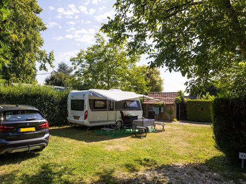 Emplacement - Confort : luxe 180m² avec électricité 16A