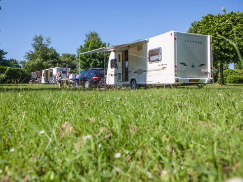 Emplacement - Confort : luxe 180m² avec électricité 16A