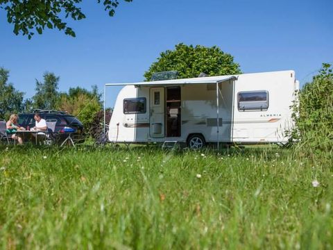 Emplacement - Classique : 100m² avec électricité 10A